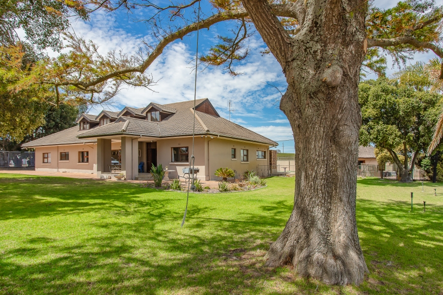 6 Bedroom Property for Sale in Lyndoch Western Cape